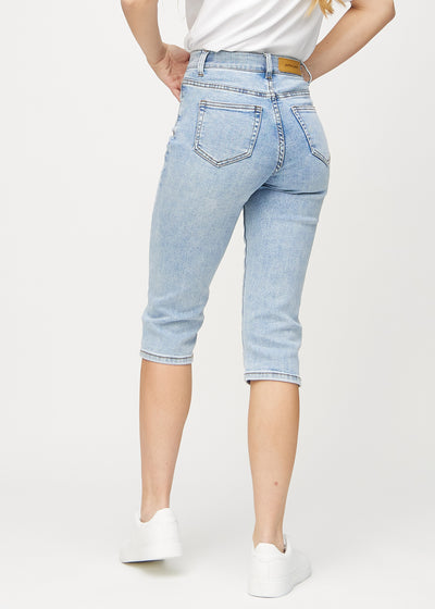 Lys denim regular capris set bagfra, så man kan se hele produktet.