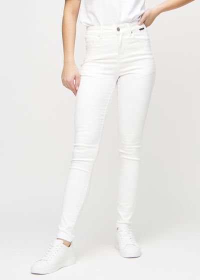 Hvide skinny jeans, modelnavn Marguerites, som sidder tæt til benet, set forfra.